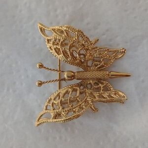 Vintage 1960s Monet Double Wing 3-D Gold Tone Filigree Butterfly Brooch Pin.